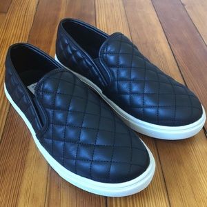 Ecentrcq Steve Madden Sneakers